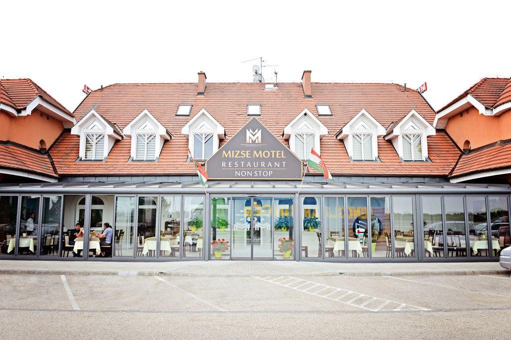 Mizse Motel Lajosmizse Exterior photo